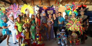 Presentan a Reyes del Carnaval Isla Mujeres 2025