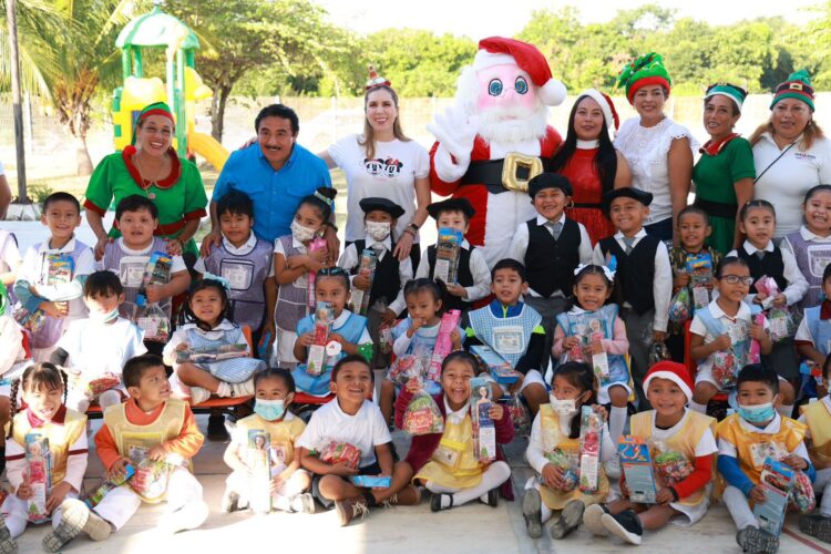 Lleva Atenea Gómez la magia de la Navidad a las niñas y niños de Zona Continental