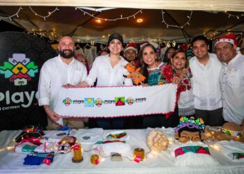 Estefanía Mercado acompaña a la Gobernadora al inicio de la “Navidad en Villa Chetumal”
