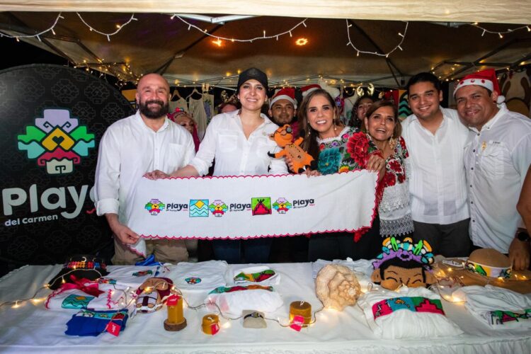 Estefanía Mercado acompaña a la Gobernadora al inicio de la “Navidad en Villa Chetumal”