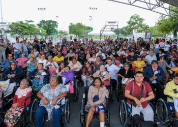 Transforma Mara Lezama la vida a más de 500 familias al entregarles apoyos sociales del bienestar