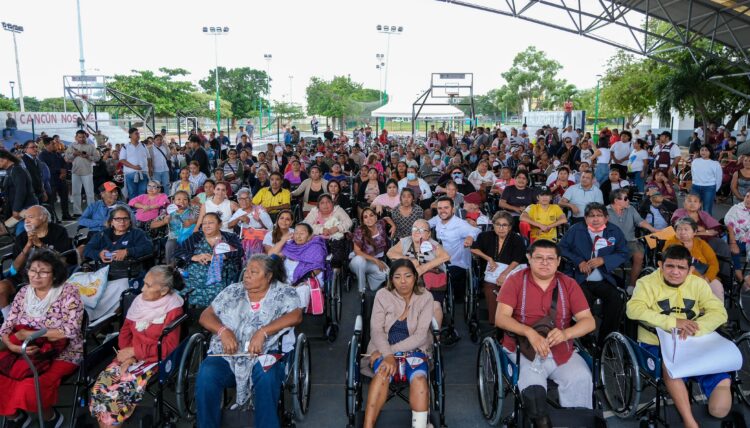 Transforma Mara Lezama la vida a más de 500 familias al entregarles apoyos sociales del bienestar
