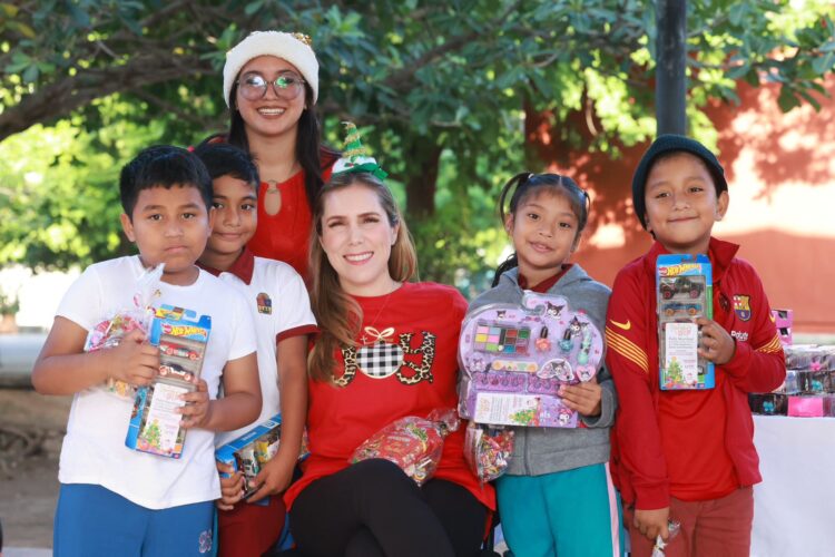 Concluye Atenea Gómez entrega de juguetes del Programa Navidad en tu Escuela