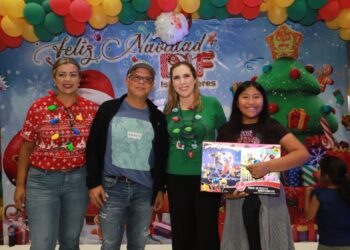 Fortalece Atenea Gómez punidad con las familias de Isla Mujeres a través de Posada en tu Colonia