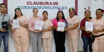 Clausura Atenea Gómez 16 cursos de capacitación en Isla Mujeres