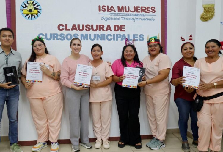 Clausura Atenea Gómez 16 cursos de capacitación en Isla Mujeres