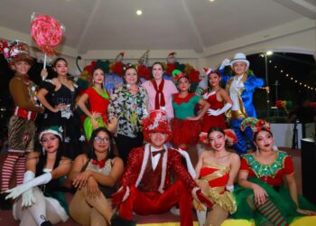 Convive Atenea Gómez con familias de La Gloria en la “Posada en tu Colonia”