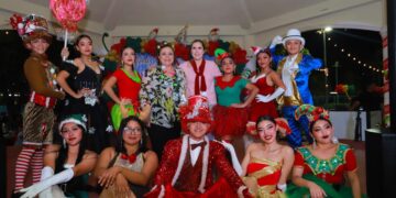 Convive Atenea Gómez con familias de La Gloria en la “Posada en tu Colonia”