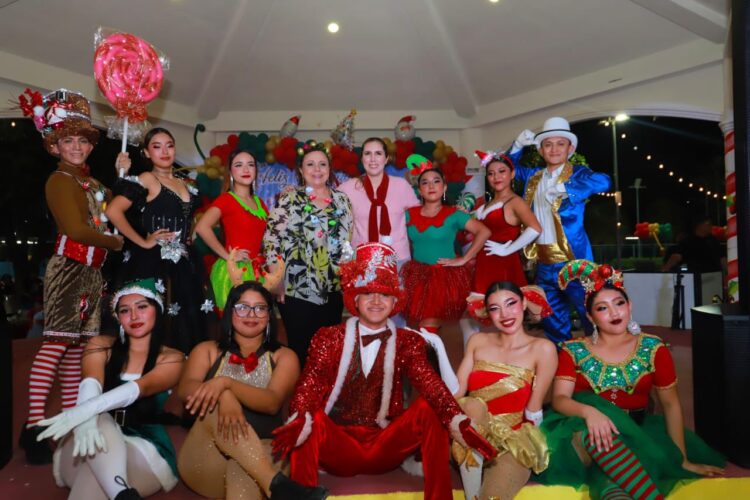 Convive Atenea Gómez con familias de La Gloria en la “Posada en tu Colonia”