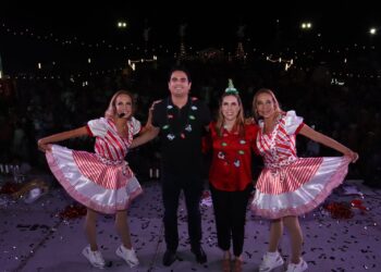 Celebra Atenea Gómez la Navidad en Zona Continental con las Gemelas Ivonne e Ivette