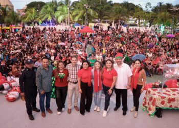 Disfrutan cientos de niños del Festival Navideño 2024 organizado por la comuna de Puerto Morelos