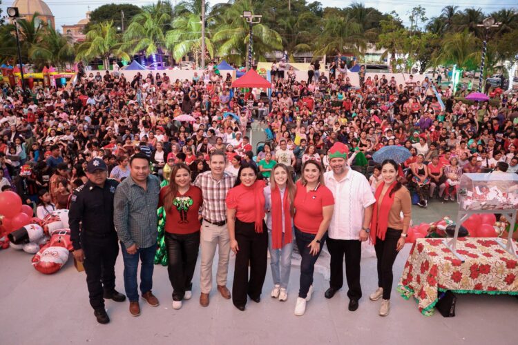 Disfrutan cientos de niños del Festival Navideño 2024 organizado por la comuna de Puerto Morelos