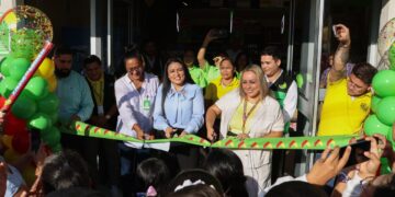 Blanca Merari inaugura tienda de autoservicio en Puerto Morelos