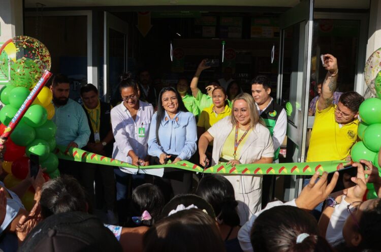 Blanca Merari inaugura tienda de autoservicio en Puerto Morelos
