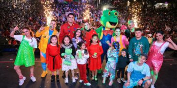 Engalanan Lara Campos y Los Meñiques de la Casa el Show Navideño en Isla Mujeres