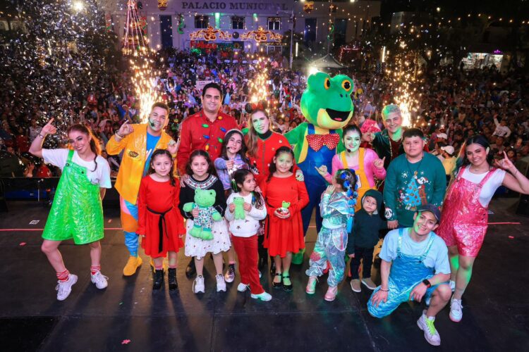 Engalanan Lara Campos y Los Meñiques de la Casa el Show Navideño en Isla Mujeres