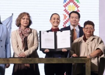 Claudia Sheinbaum firma decretos promulgatorios de reformas constitucionales