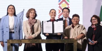 Claudia Sheinbaum firma decretos promulgatorios de reformas constitucionales