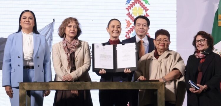 Claudia Sheinbaum firma decretos promulgatorios de reformas constitucionales