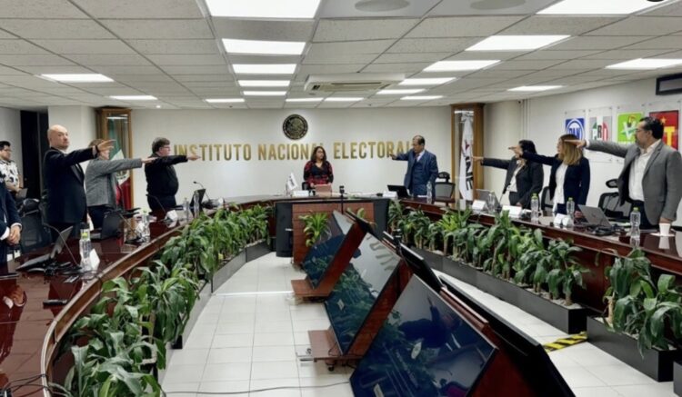 Dan vista a FGR para iniciar carpeta de investigación contra consejeros del INE por desacato