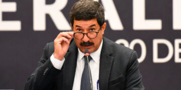 Conceden suspensión provisional a Javier Corral de contra órdenes de captura