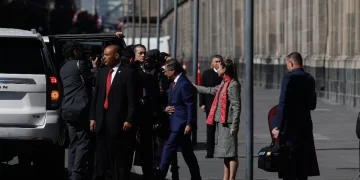 Se retira Gustavo Petro del Palacio Nacional tras encuentro con Claudia Sheinbaum