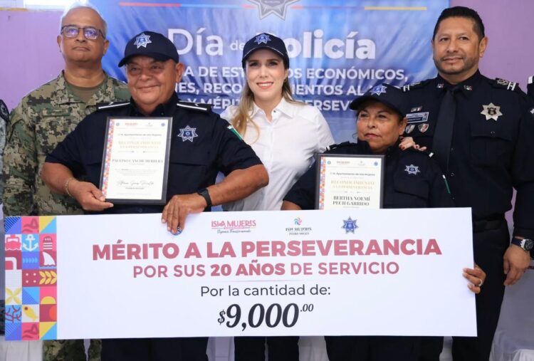 Reconoce Atenea Gómez valiosa labor de la policía en la Construcción de la Paz en Isla Mujeres