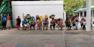 Instituto de Educación de Puerto Morelos brinda apoyo a padres de familia para inscribir a sus hijos de preescolar