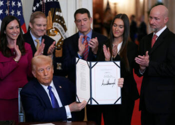 Ordena Trump apertura de centro de detención de migrantes en Guantánamo