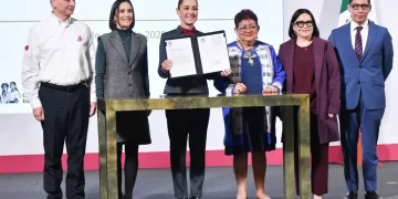 Firma Claudia Sheinbaum reformas secundarias en materia energética