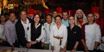 Llena Rosca de Reyes de 1 kilómetro la Quinta Avenida de Playa del Carmen