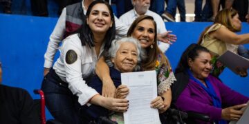Con entrega de títulos de propiedad, llega la justicia social a la Colosio y Cristo Rey: Estefanía Mercado