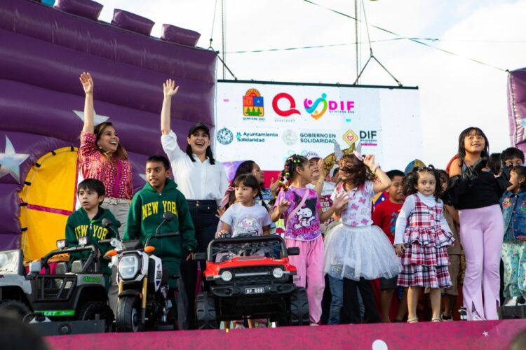 Llevan Mara Lezama y Estefanía Mercado diversión a familias de Villas del Sol por el Día de Reyes