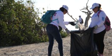 Realizan exitosa brigada de limpieza en Isla Blanca recolecta más de 280 kg de residuos