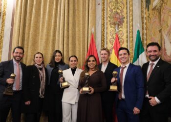 Se consolida Cancún como destino turístico mundial al ganar 4 galardones en los World Travel Awards 2024 en FITUR