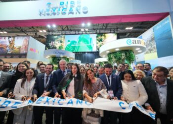 Cortan Mara Lezama y Josefina Rodríguez listón del Pabellón Caribe Mexicano, el más grande de México en FITUR 2025