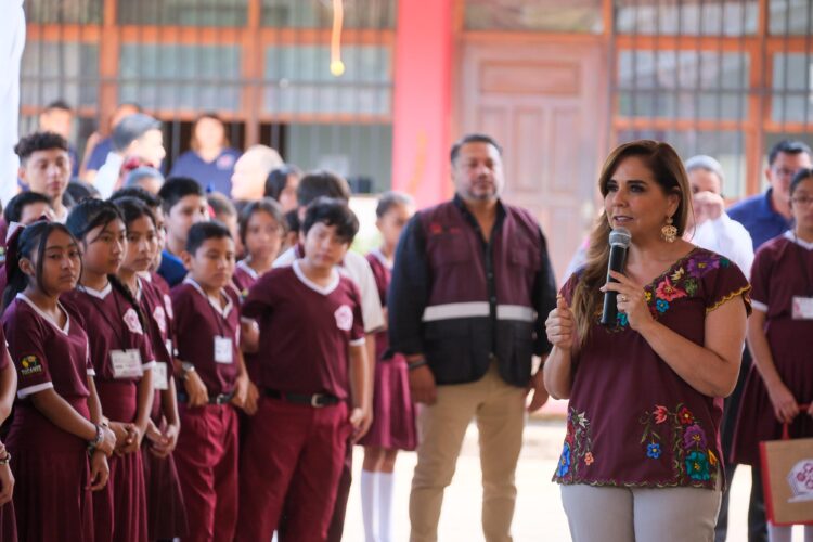 Mara Lezama anuncia construcción de domo en Secundaria Técnica 10 “Francisco Zarco” en Leona Vicario