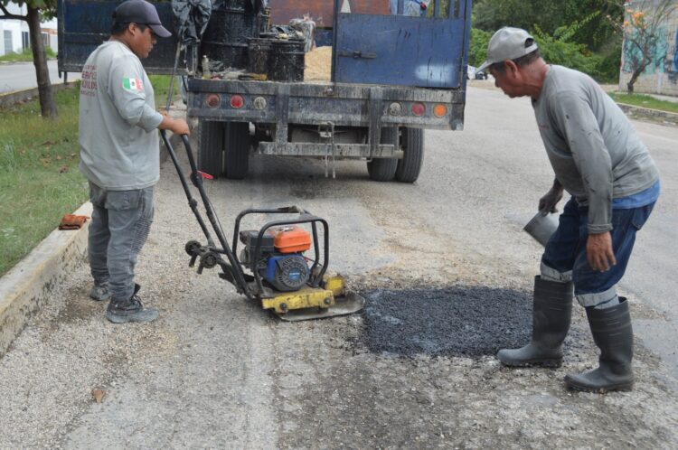 Continúa programa de bacheo en Playa del Carmen y Puerto Aventuras