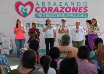 Blanca Merari pone en marcha la Feria de Servicios Integrales en Puerto Morelos