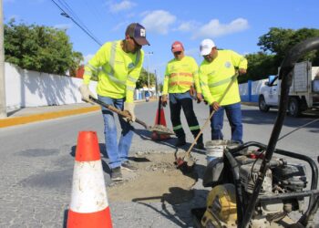 Mejora Atenea Gómez vialidades de Isla Mujeres con trabajos de pavimentación y bacheo