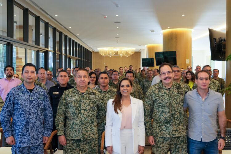 Mara Lezama imparte Conferencia de la estrategia de Construcción de Paz a Generales y Coroneles de la Maestría en Seguridad Nacional