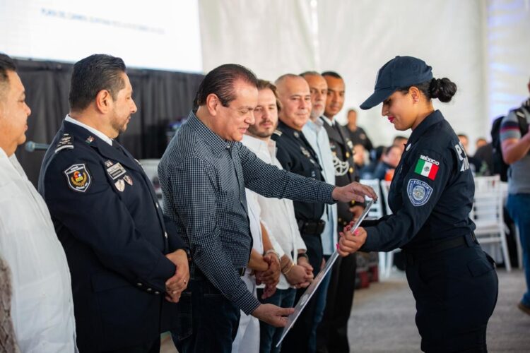 Gobierno de Playa del Carmen rinde homenaje a los policías municipales