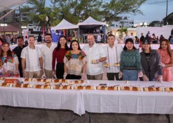 Puerto Morelos celebra Reyes Magos con Mega Rosca y cierra con gran baile el noveno aniversario del municipio