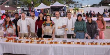 Puerto Morelos celebra Reyes Magos con Mega Rosca y cierra con gran baile el noveno aniversario del municipio