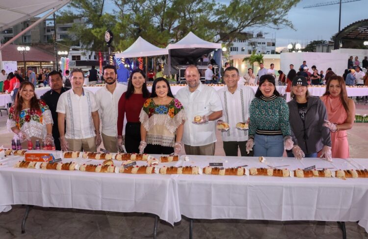 Puerto Morelos celebra Reyes Magos con Mega Rosca y cierra con gran baile el noveno aniversario del municipio