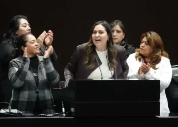 Morena y oposición chocan en la Permanente por informe de Claudia Sheinbaum