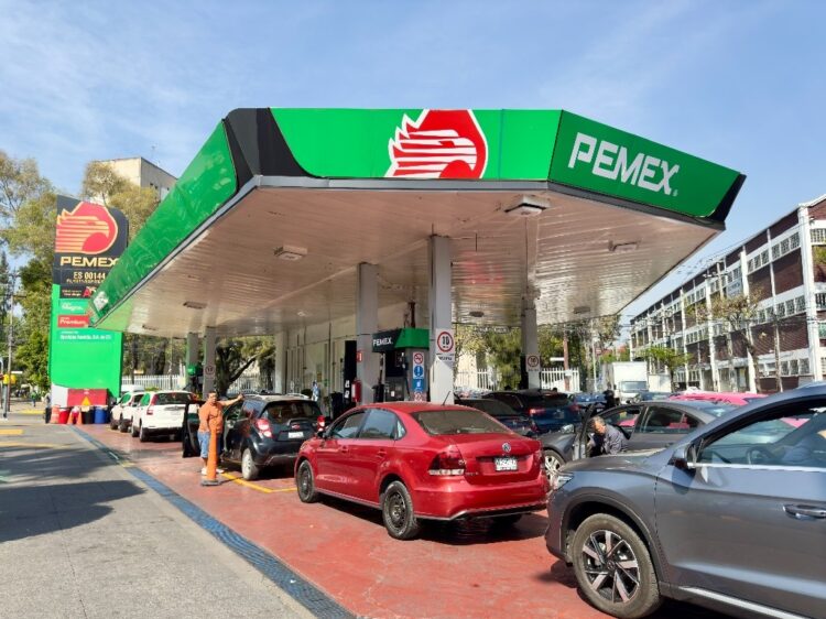 Claudia Sheinbaum refrenda compromiso de no incrementar costo de gasolina