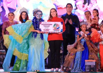 Alrededor de siete mil asistentes en la exitosa segunda noche de Carnaval en Puerto Morelos, señala Blanca Merari