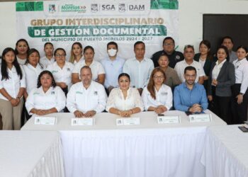 Blanca Merari toma protesta al grupo de gestión documental de Puerto Morelos 