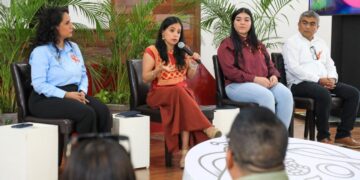 Dictan conferencia a servidores públicos de Solidaridad sobre violencia, discriminación y derechos de mujeres indígenas 
